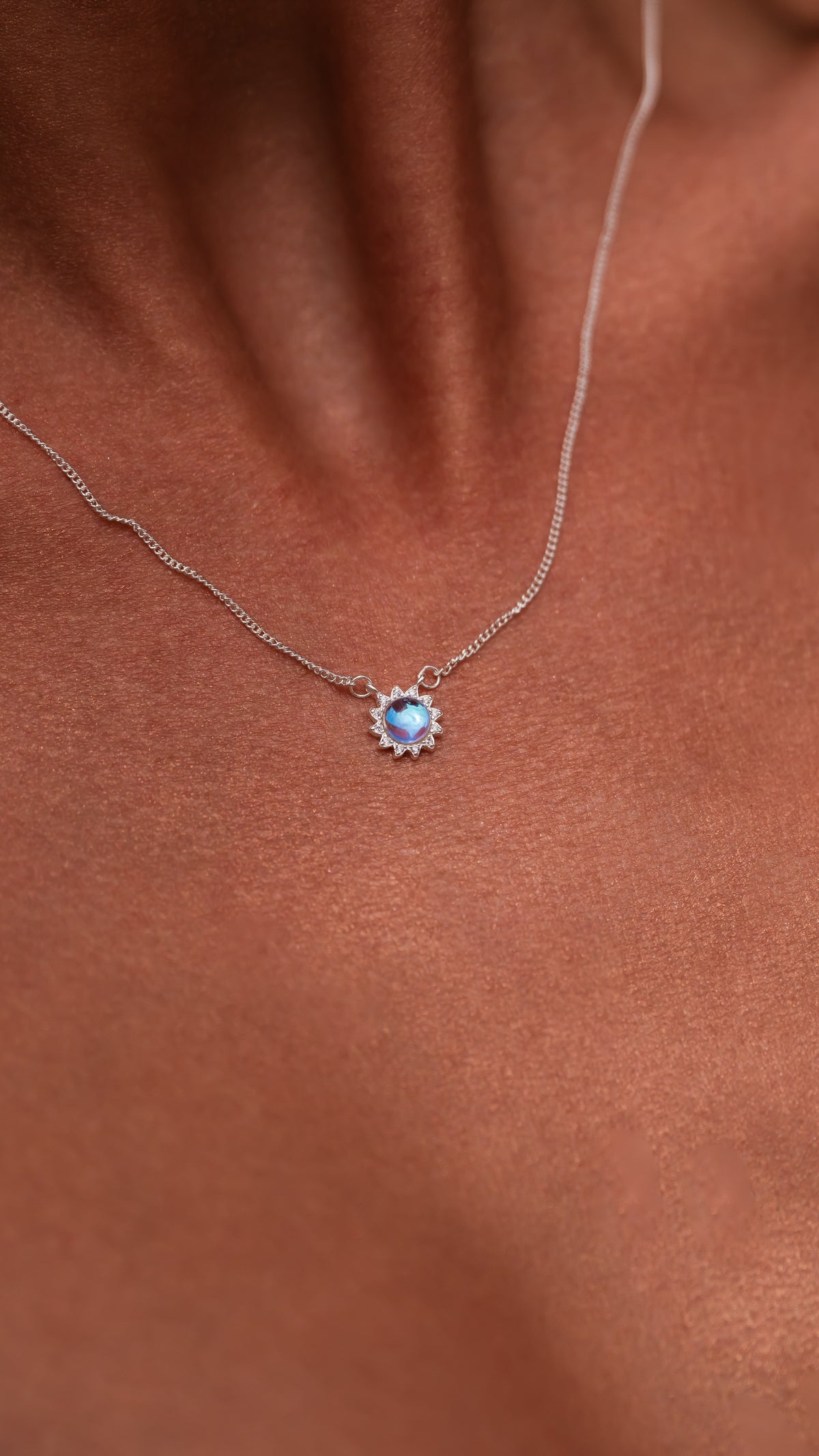 Collar Radiante Sol Cristal Aurora 2308456, Cadena 47cm, Plata Tailandesa 925